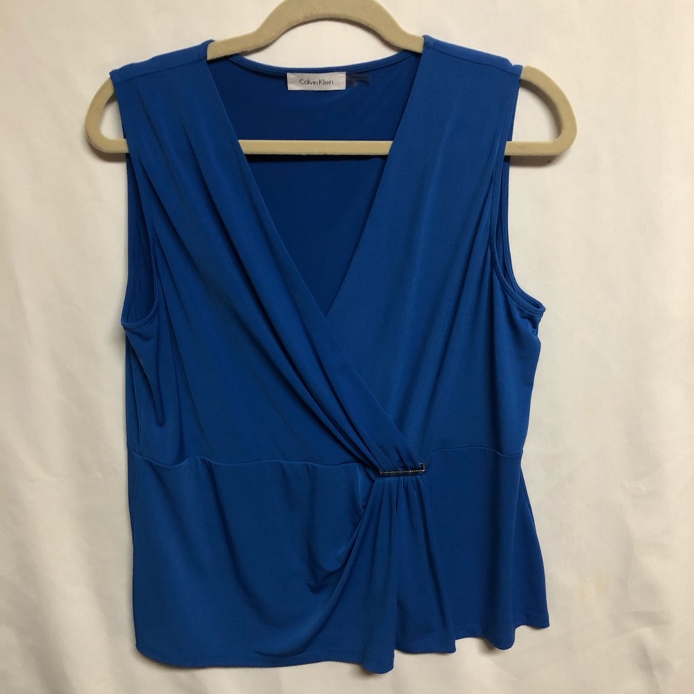 Gorgeous Calvin Klein sleeveless blue dress shirt